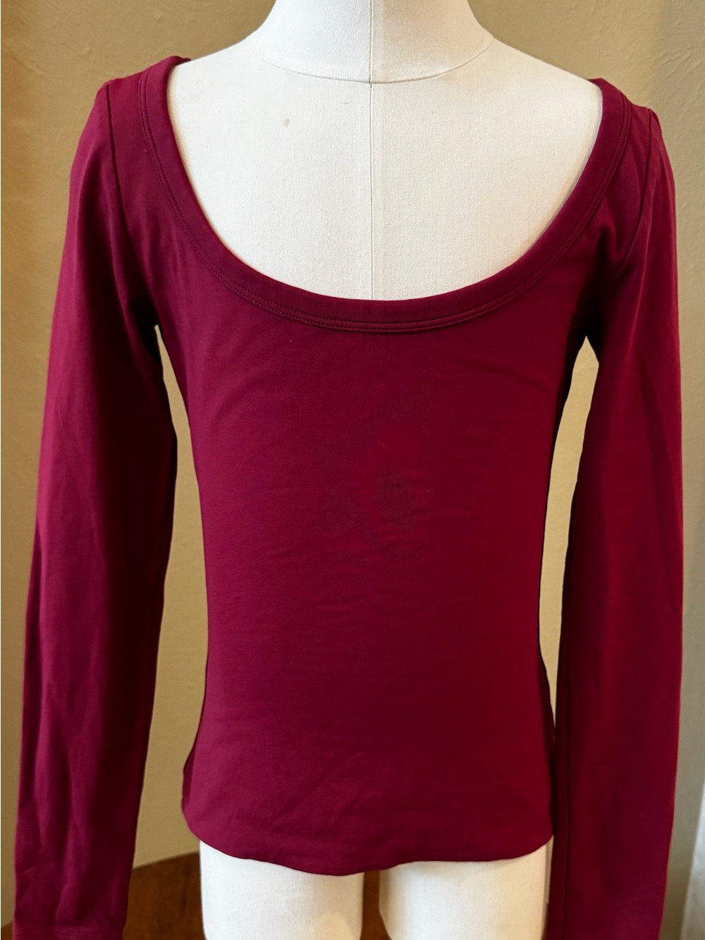 Aritzia Women’s Scoop Neck Long Sleeve Top - Burgundy